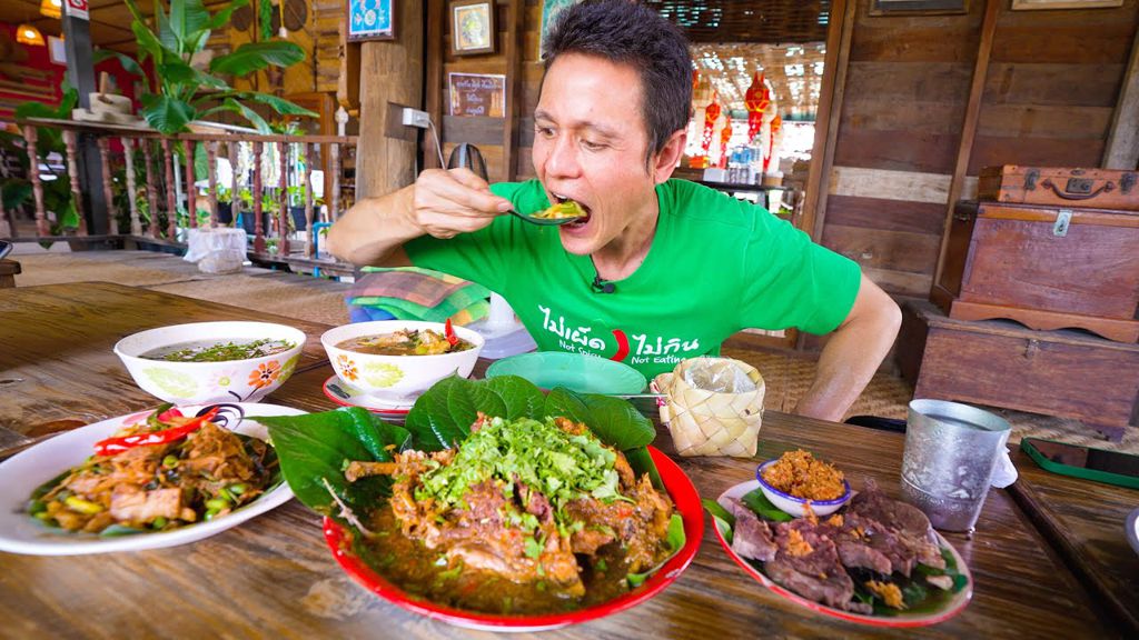 Thailand street food – insane whole herbal chicken 11 best foods to try ...
